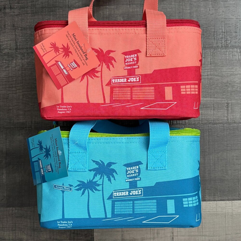 TRADER JOE'S NWT INSULATED LUNCH BAGS. Peach & Blue LIMITED EDITION Set of 2